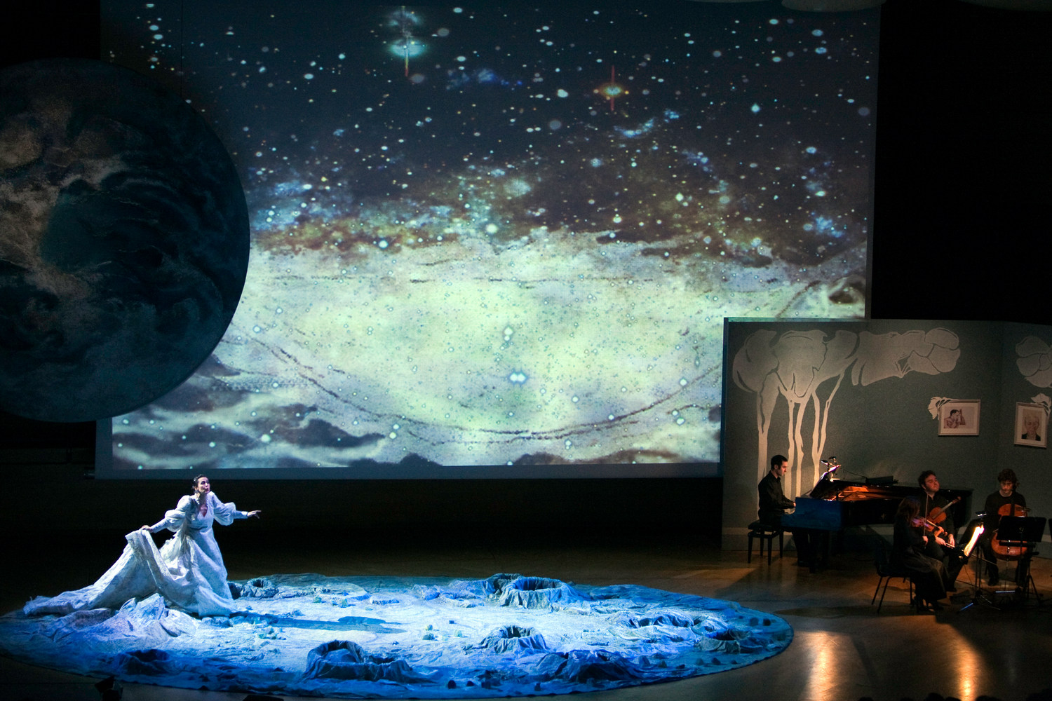 Bussotti: scenografia e costumi per Pierrot Lunaire